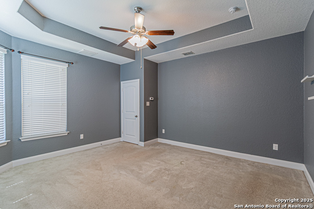Listing photo id 11 for 8226 Taft Creek