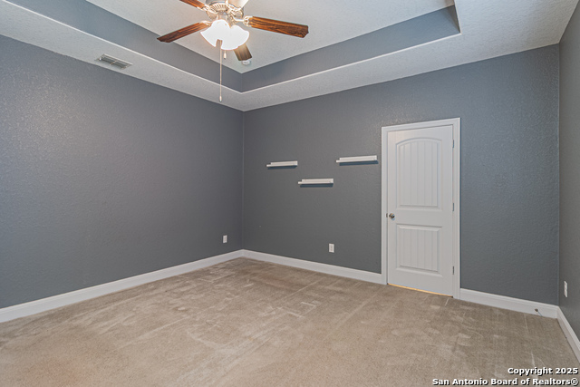 Listing photo id 12 for 8226 Taft Creek