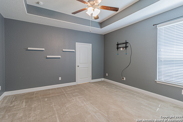 Listing photo id 13 for 8226 Taft Creek