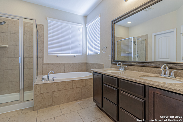Listing photo id 15 for 8226 Taft Creek