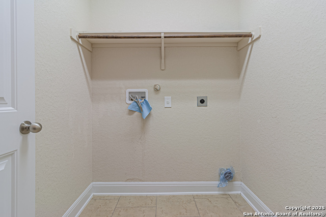 Listing photo id 18 for 8226 Taft Creek