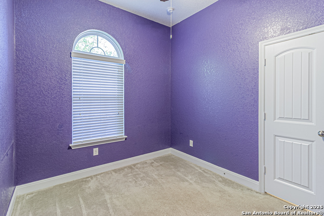 Listing photo id 1 for 8226 Taft Creek