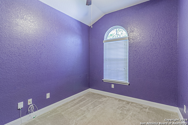 Listing photo id 3 for 8226 Taft Creek