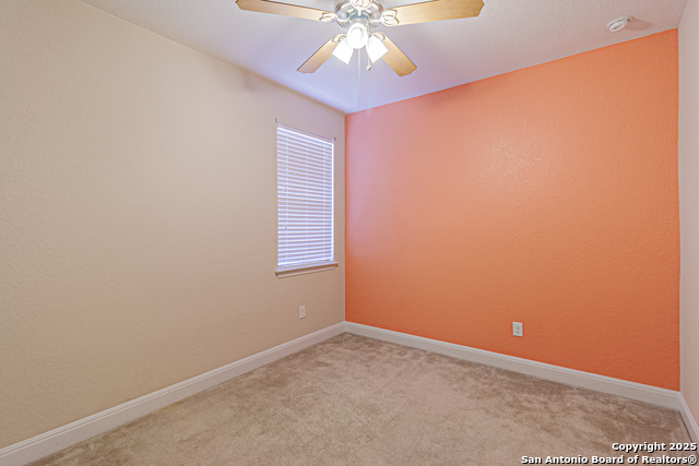 Listing photo id 4 for 8226 Taft Creek