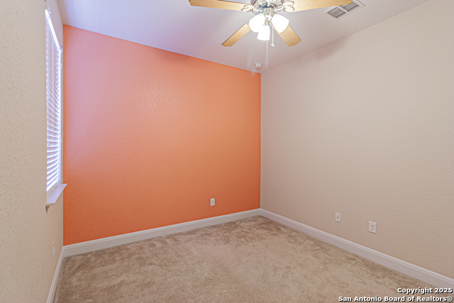 Listing photo id 5 for 8226 Taft Creek