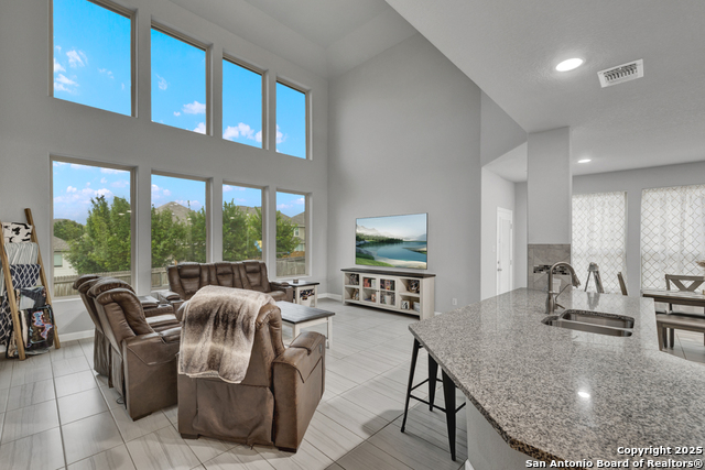 Image 6 of 46 For 907 Highland-vista