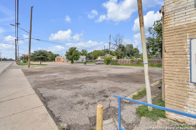 Listing photo id 8 for 425 Zarzamora N