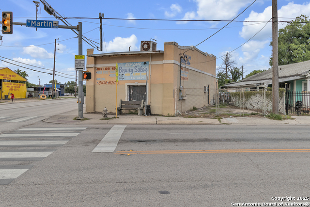 Listing photo id 10 for 425 Zarzamora N