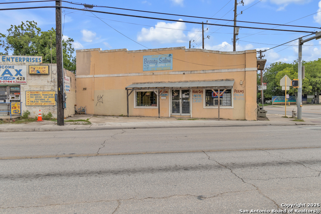 Listing photo id 7 for 425 Zarzamora N