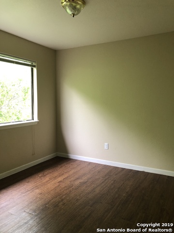 Listing photo id 8 for 7549 Windsor Oaks