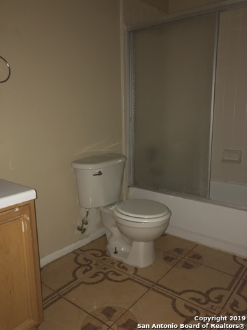 Listing photo id 9 for 7549 Windsor Oaks