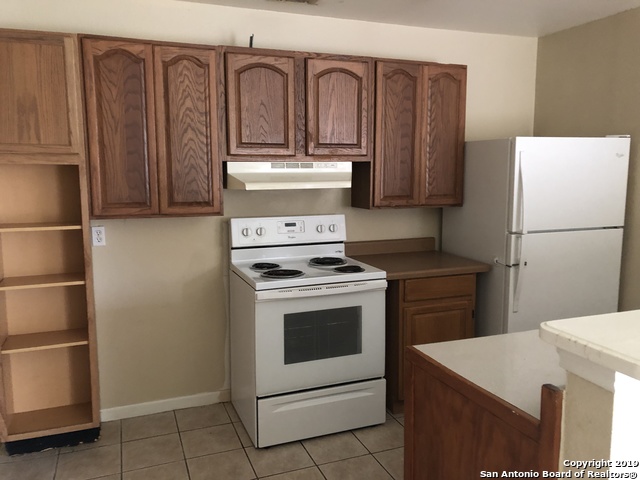 Listing photo id 1 for 7549 Windsor Oaks