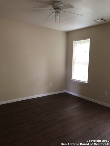 Listing photo id 2 for 7549 Windsor Oaks