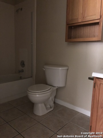 Listing photo id 4 for 7549 Windsor Oaks