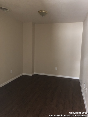 Listing photo id 5 for 7549 Windsor Oaks