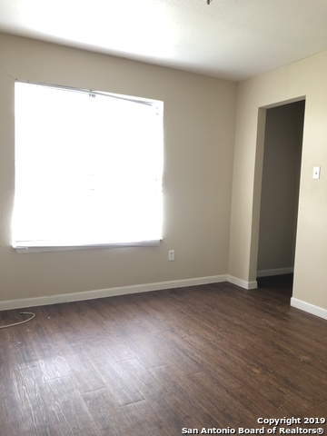 Listing photo id 6 for 7549 Windsor Oaks