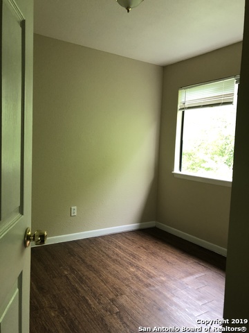 Listing photo id 7 for 7549 Windsor Oaks