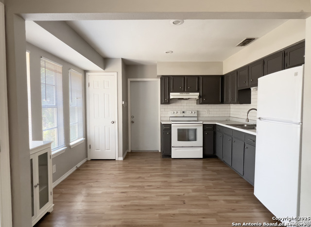 Image 4 of 14 For 4514 Longvale