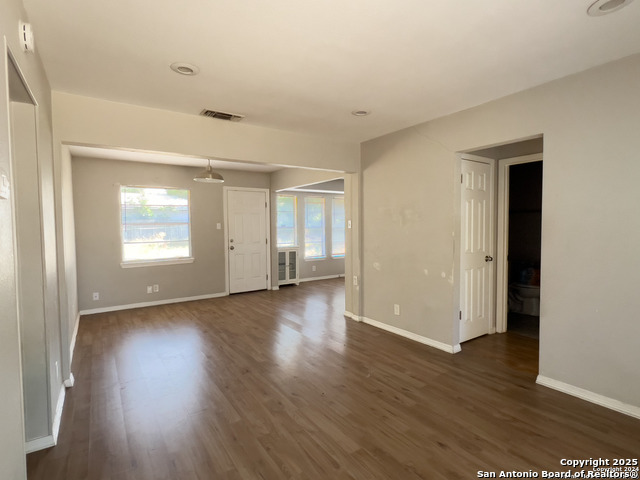 Image 6 of 14 For 4514 Longvale