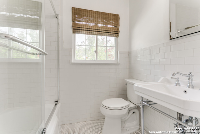 Image 20 of 24 For 216 Lyman  
