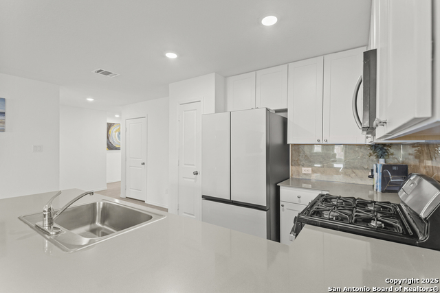 Image 14 of 32 For 7022 Serf Pl