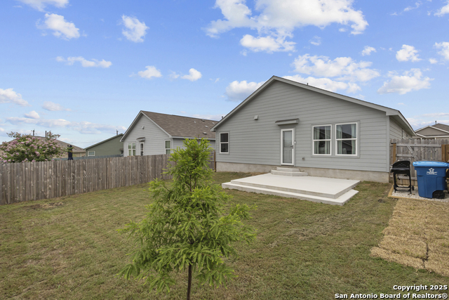 Image 27 of 32 For 7022 Serf Pl