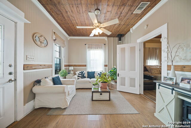 Image 18 of 61 For 1206 Haeckerville Rd