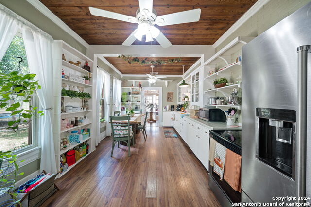 Image 19 of 61 For 1206 Haeckerville Rd