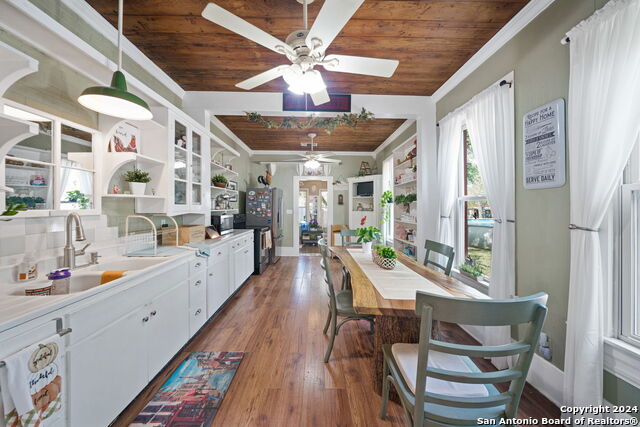 Image 20 of 61 For 1206 Haeckerville Rd