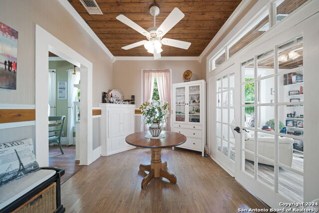 Image 22 of 61 For 1206 Haeckerville Rd