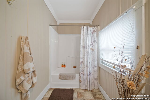 Image 28 of 61 For 1206 Haeckerville Rd