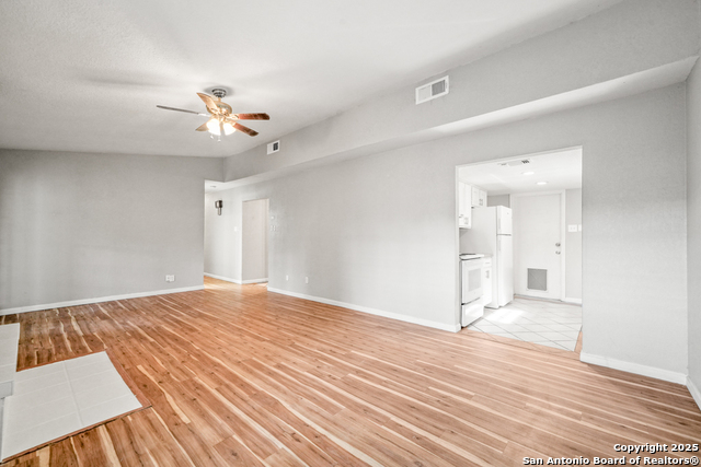 Image 6 of 17 For 5127 Alderton St.