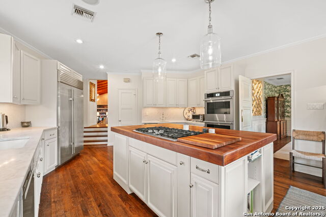 Image 12 of 48 For 701 Ridgemont