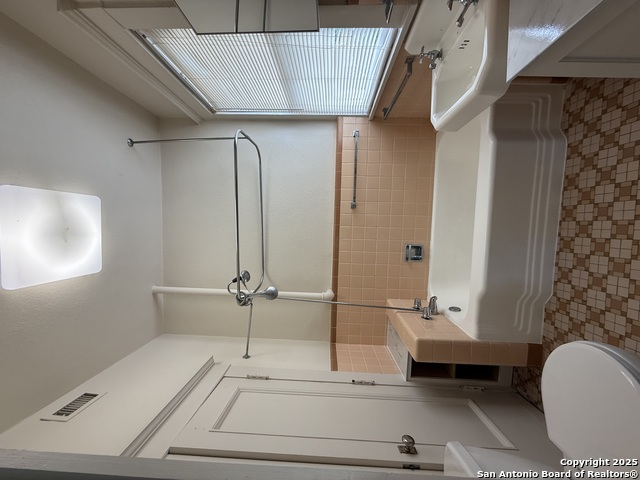 Listing photo id 7 for 110 Auditorium 32