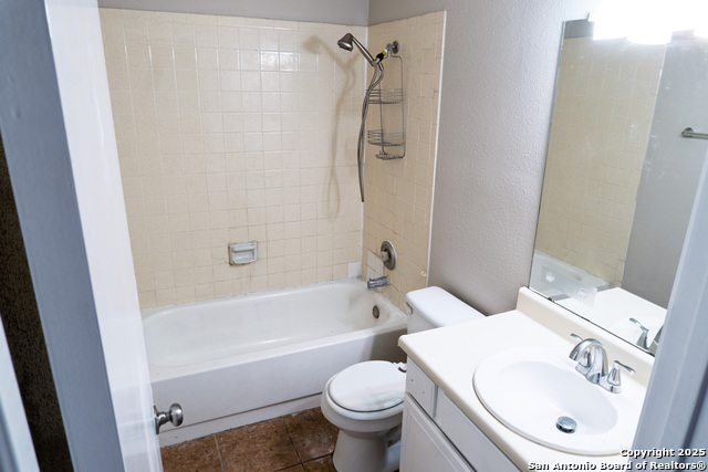 Image 10 of 16 For 13207 Larkwalk St