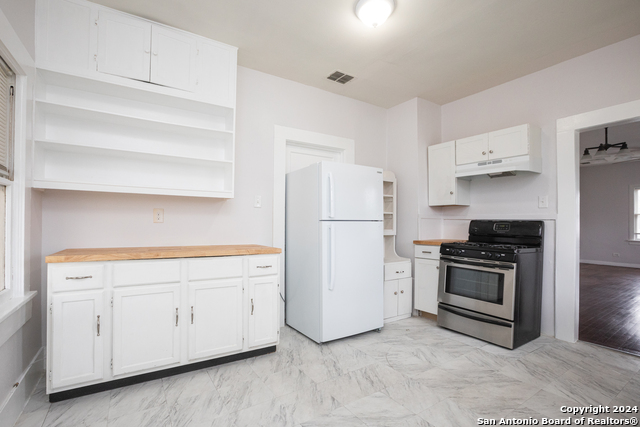Listing photo id 3 for 1715 Santa Anna