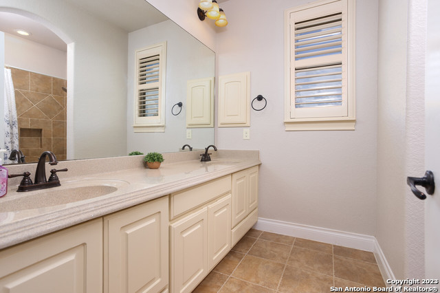 Image 31 of 37 For 502 Canyon Rise