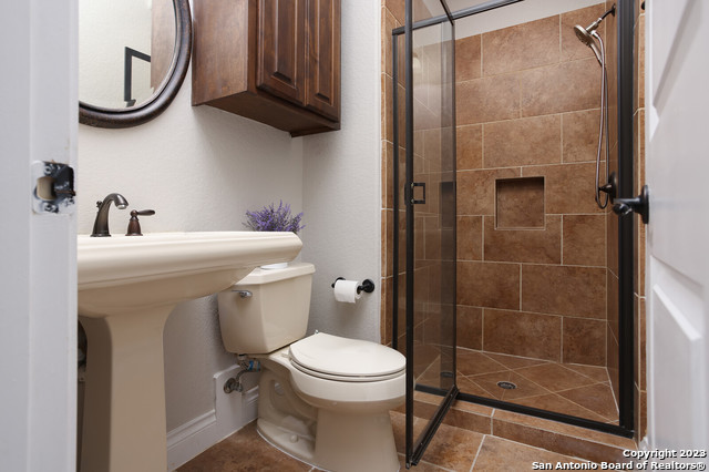 Image 33 of 37 For 502 Canyon Rise