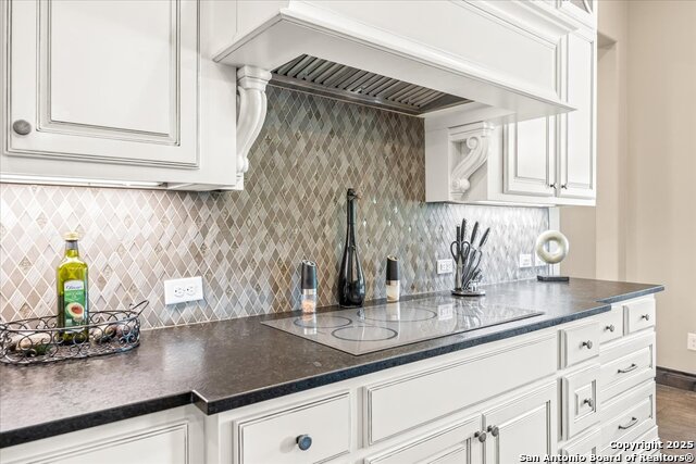 Listing photo id 9 for 742 Pacific
