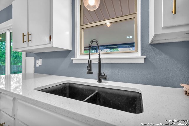 Image 21 of 50 For 5902 Brenda Ln