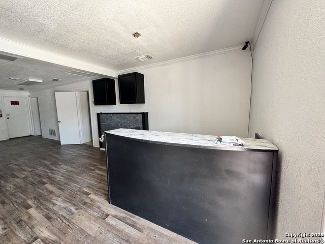 Image 2 of 9 For 6617 Flores S