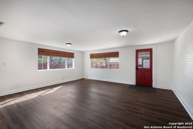Image 8 of 42 For 302 Shadwell Drive