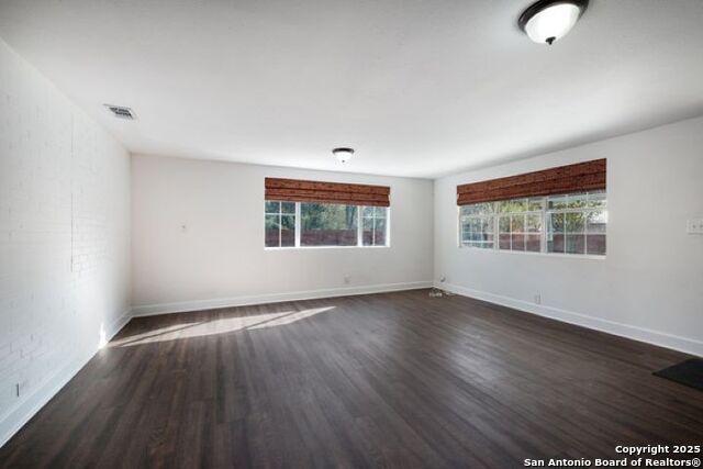 Image 9 of 42 For 302 Shadwell Drive