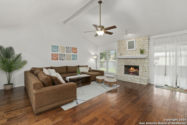 Listing photo id 8 for 8318 Heraldry St.