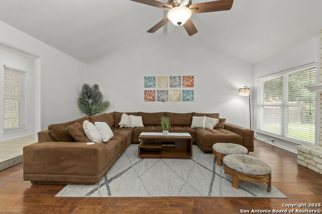 Listing photo id 9 for 8318 Heraldry St.
