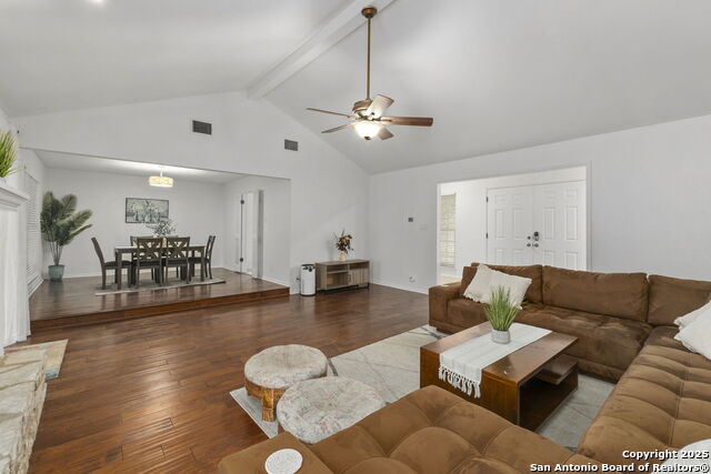 Listing photo id 10 for 8318 Heraldry St.