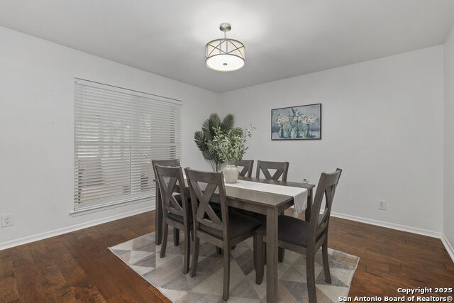 Listing photo id 11 for 8318 Heraldry St.