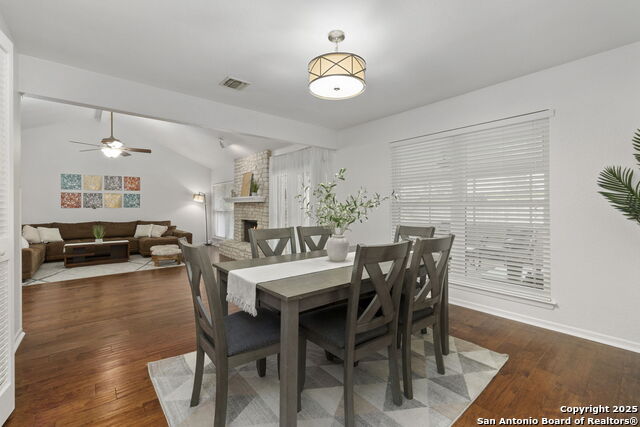 Listing photo id 12 for 8318 Heraldry St.