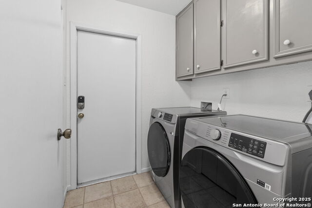 Listing photo id 13 for 8318 Heraldry St.