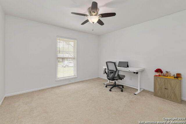 Listing photo id 16 for 8318 Heraldry St.